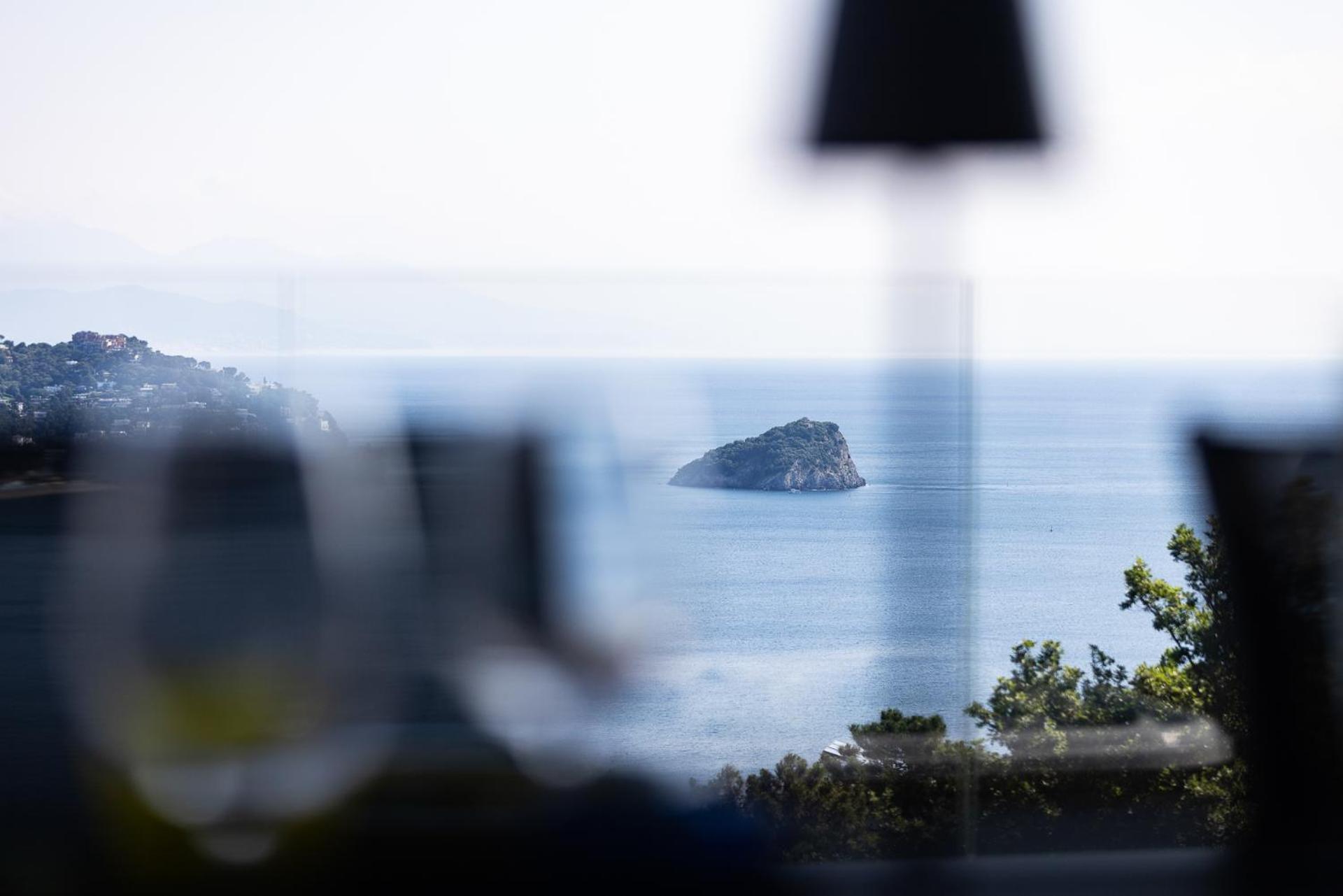 فيلا Spettacolare Vista Isola Terrazza E Idromassaggio نولي المظهر الخارجي الصورة